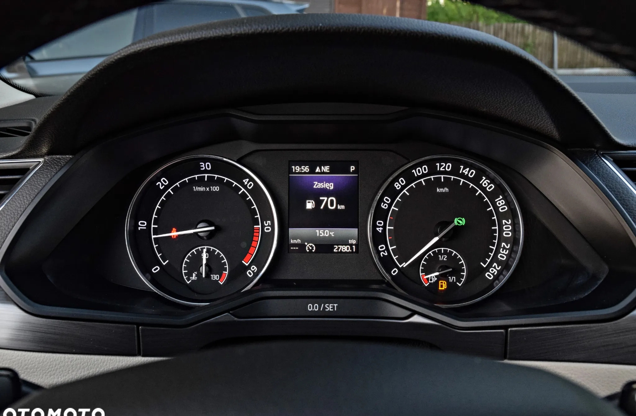 Skoda Superb cena 84900 przebieg: 200000, rok produkcji 2018 z Sochaczew małe 742